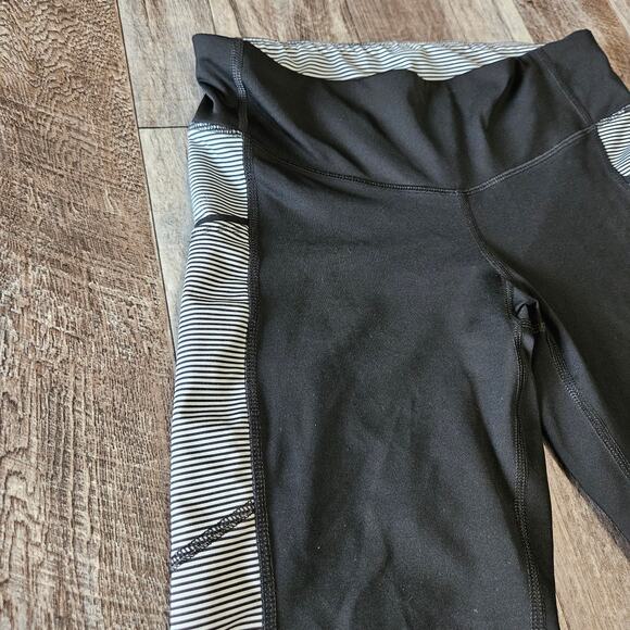 Champion Striped Leggings Size Medium Black White Capri Phone Side Pockets Mesh - Picture 6 of 9